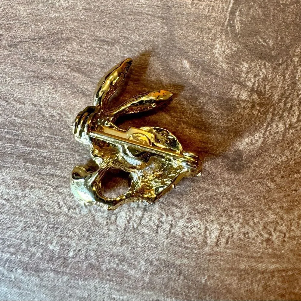 Easter Pin Bunny Rabbit Vintage w Purple Enameled Egg Gold Tone Collectibles